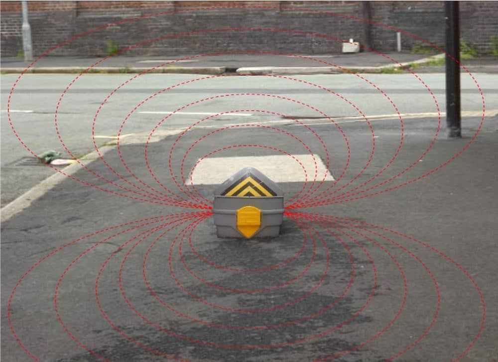 A Genny applying a signal by induction, sitting on the ground above the service