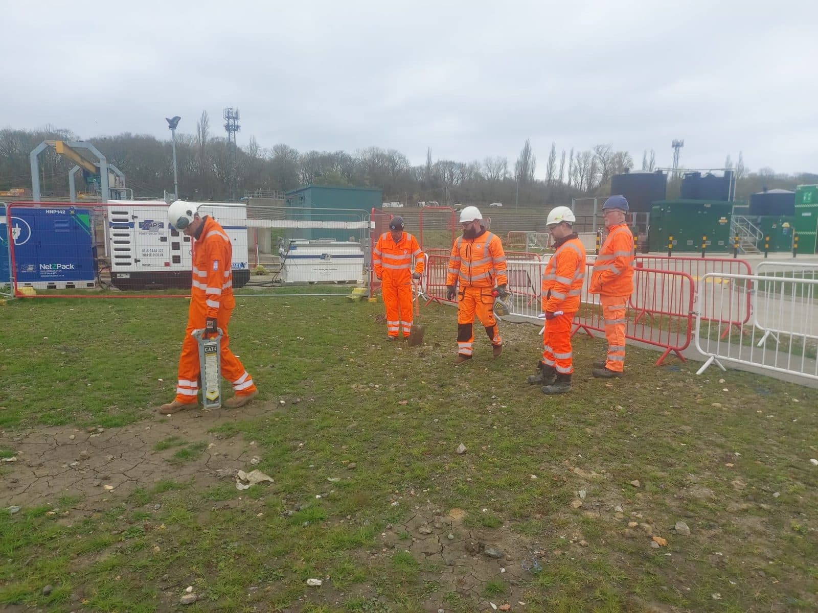 Safe digging procedures near buried services